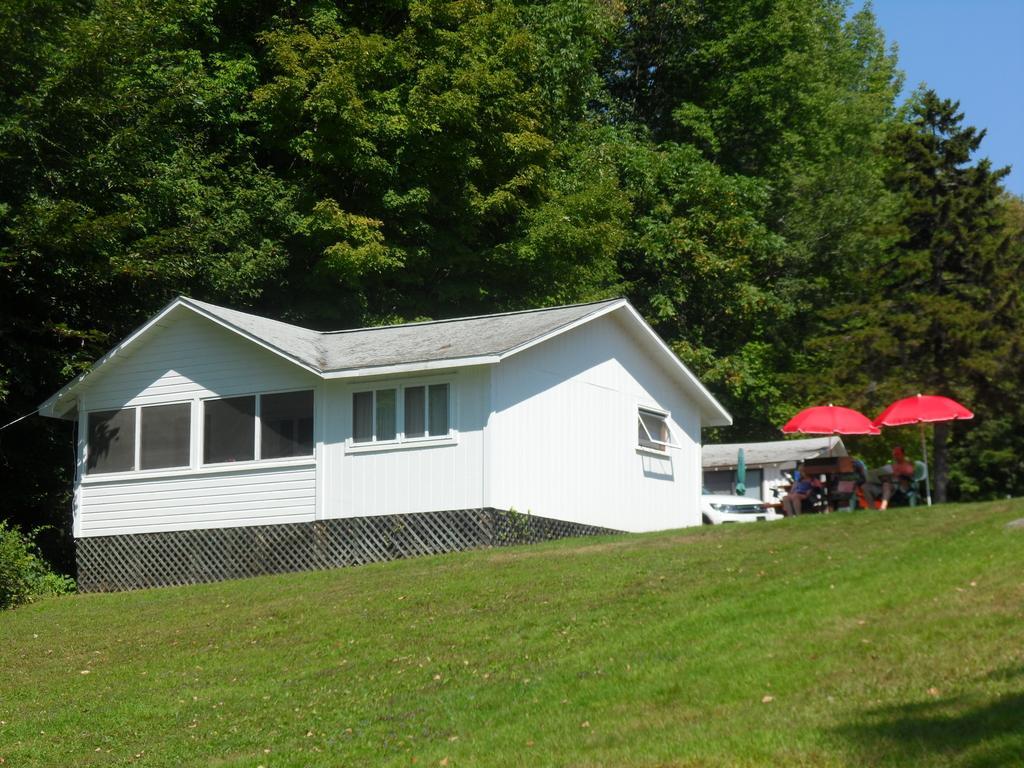 White Oak Motel & Cottages Holderness Extérieur photo