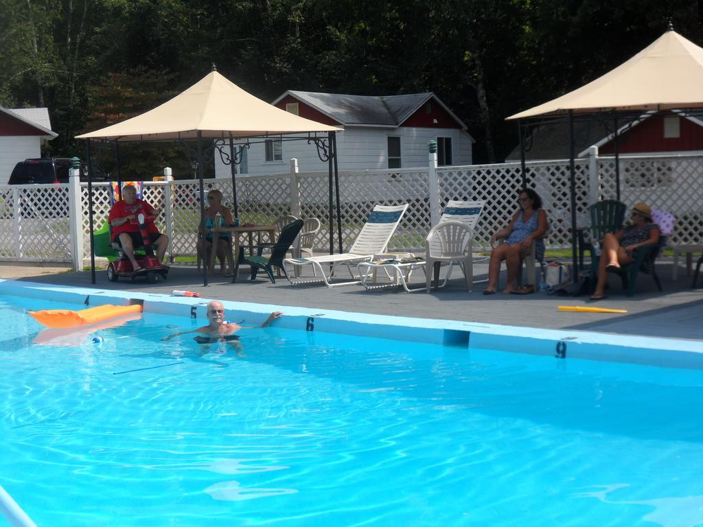 White Oak Motel & Cottages Holderness Extérieur photo